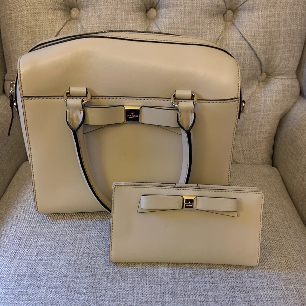 Kate Spade ♠️ cream top handle bag w/ bow detail